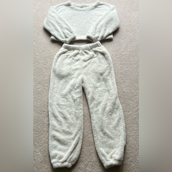 Amazon Cream Fuzzy Lounge Set - Picture 2 of 11
